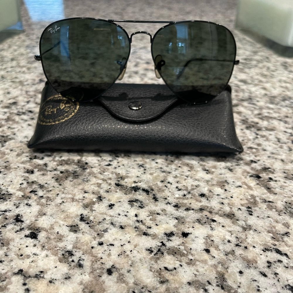 Ray-Ban Aviator Sunglasses Black Frame Green Lenses - Picture 4 of 4